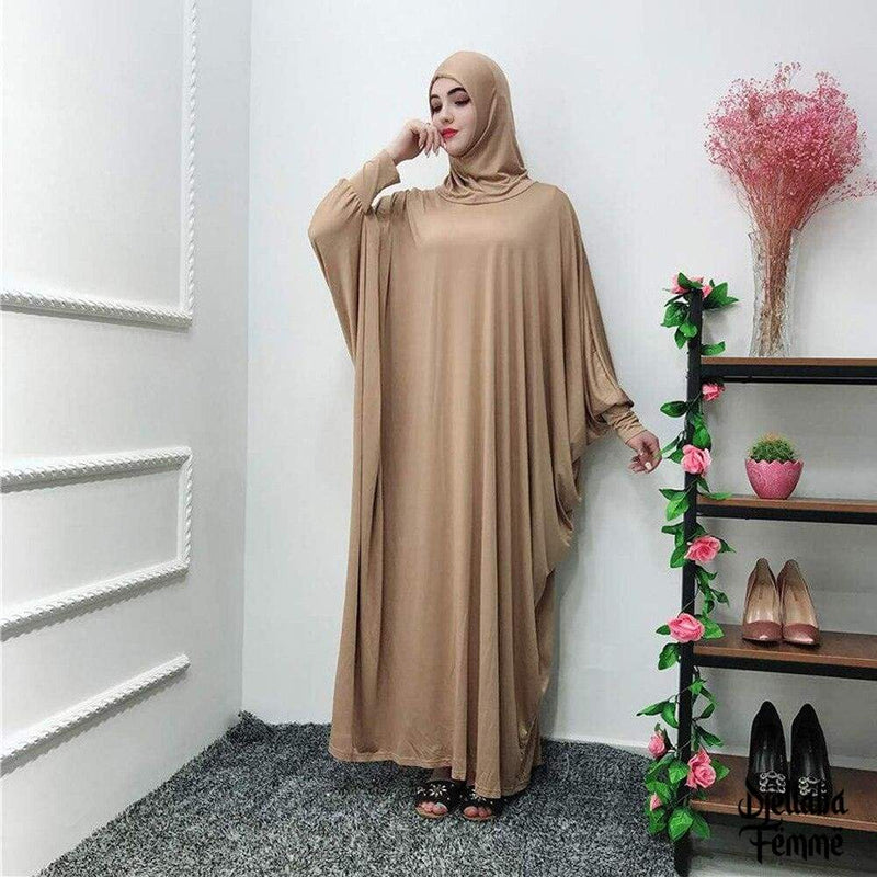 Femme hijab djellaba beige