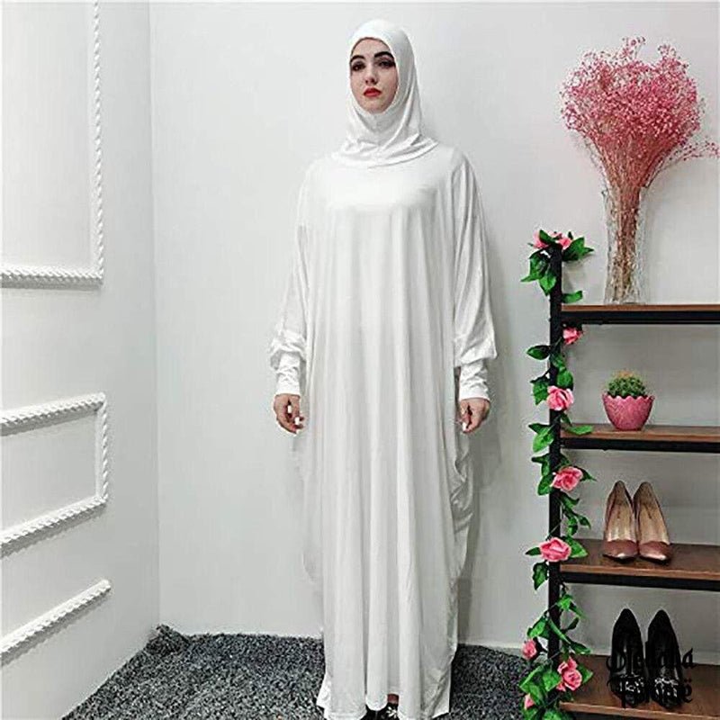 Femme hijab djellaba blanche