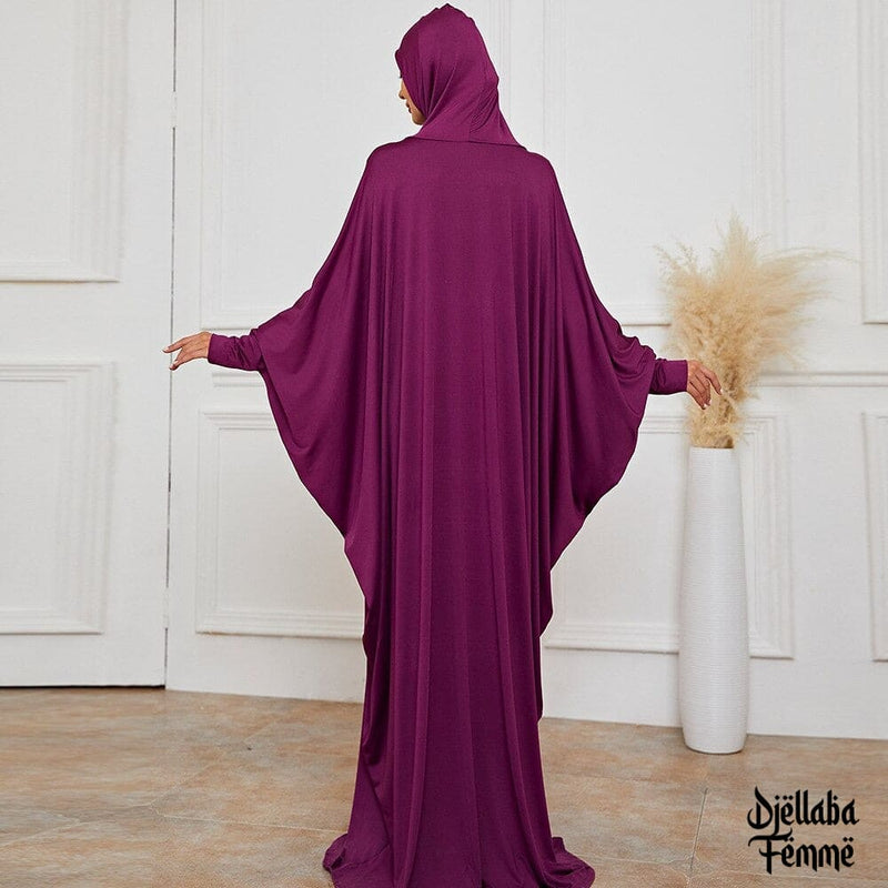 Femme hijab djellaba violette